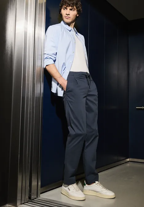 Relaxte chino's dark sky blue