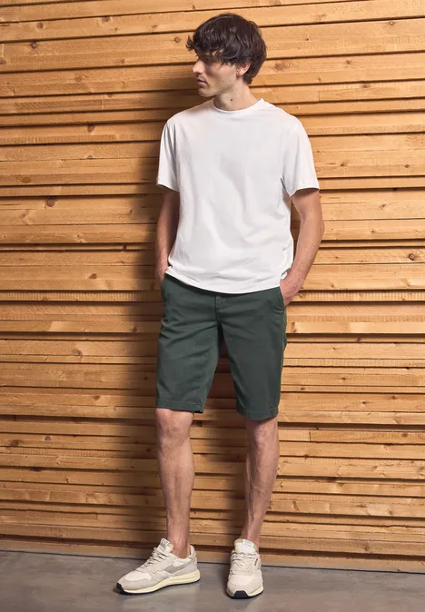 Struktur Chino mit Gürtel pine green