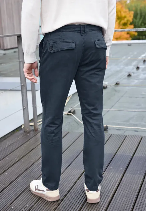 Zachte chino's in een verwassen look dark sky blue