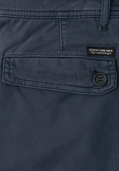 Zachte chino's in een verwassen look dark sky blue