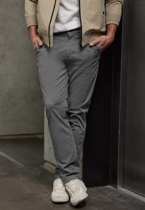 Chino avec ceinture stretch steel grey Chino avec ceinture stretch steel grey