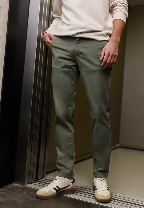 Chino avec ceinture stretch rustic green