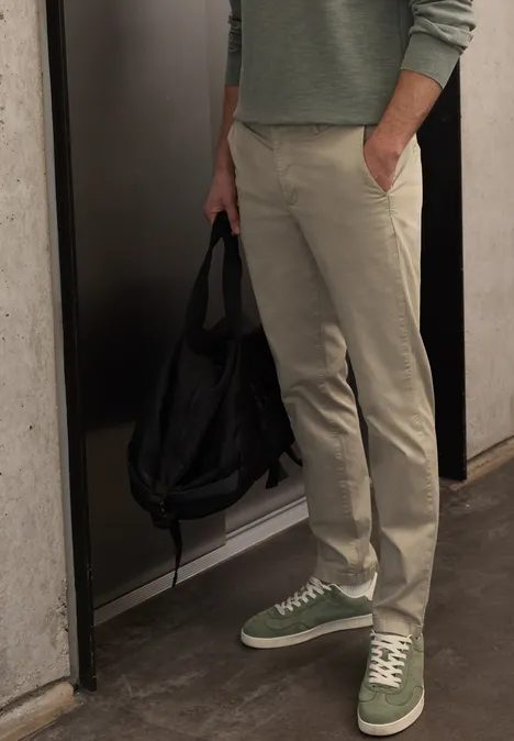 Chino mit Stretchbund warm sand