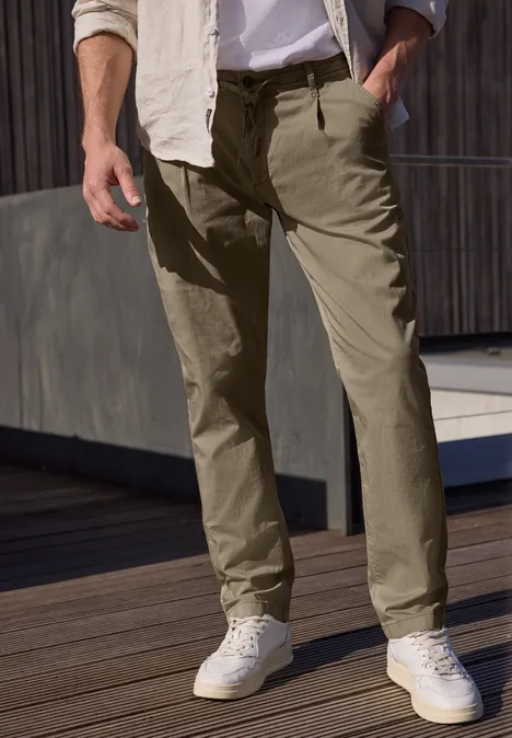 Straight Leg Chino in leichter Qualität warm sand