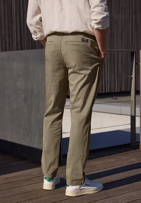 Spodnie typu chinos o prostych nogawkach z lekkiego materiału warm sand