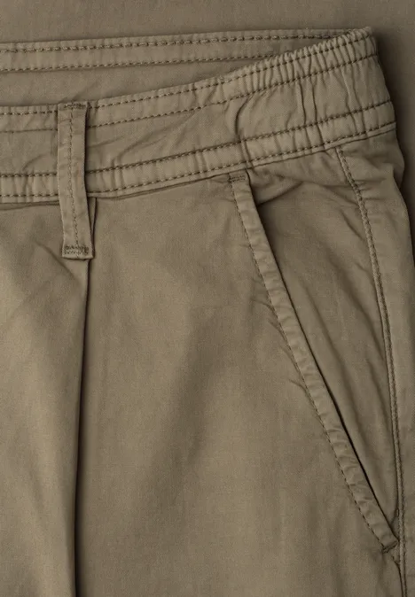Spodnie typu chinos o prostych nogawkach z lekkiego materiału warm sand