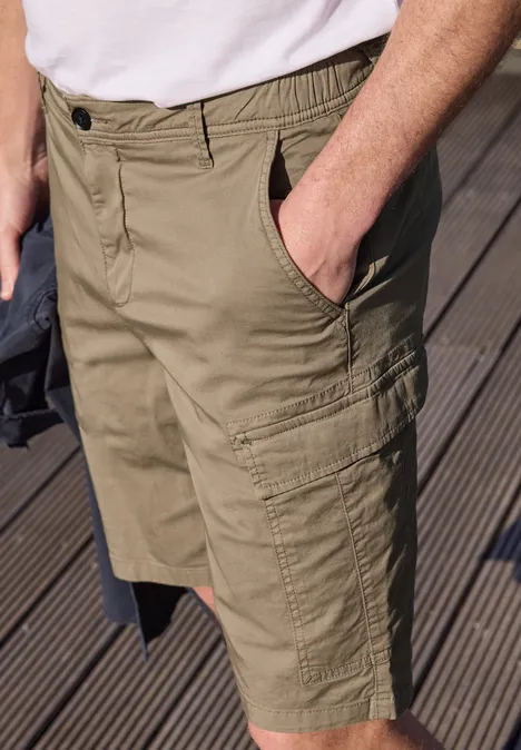 Bermudy o regularnym kroju w stylu cargo warm sand