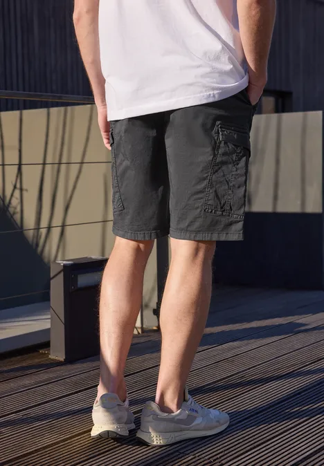 Bermudy o regularnym kroju w stylu cargo industrial grey