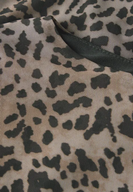 Mesh-Kleid mit Leo-Print creamy brown
