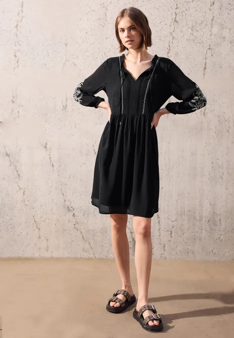 Tunika-Kleid mit Stickerei Black