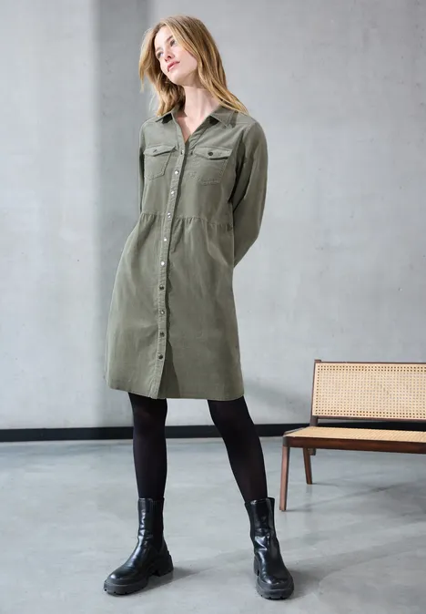 Cordkleid mit Volant reed green