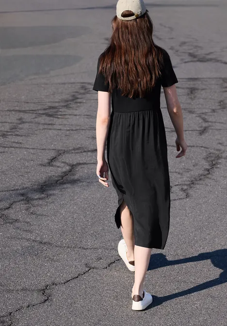 Robe midi à col rond et mélange de structures Black