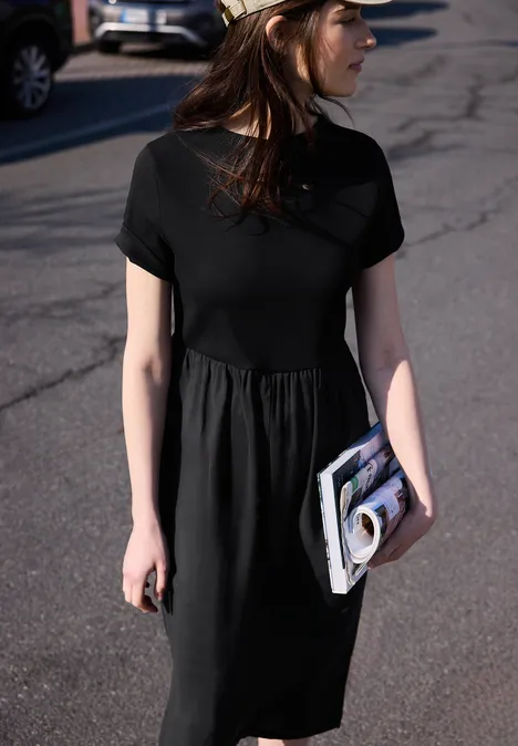 Robe midi à col rond et mélange de structures Black