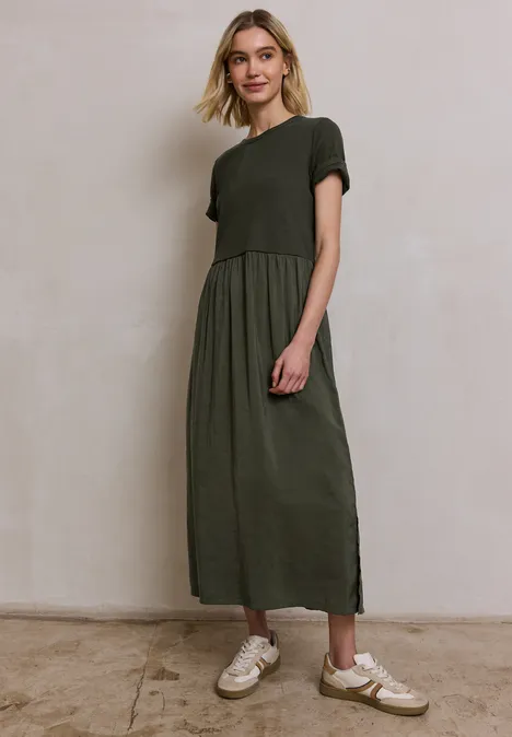 Midi-Kleid mit Rundhals und Strukturmix oil green Midi-Kleid mit Rundhals und Strukturmix oil green