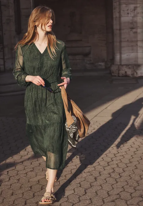 Szyfonowa sukienka midi z nadrukiem oil green