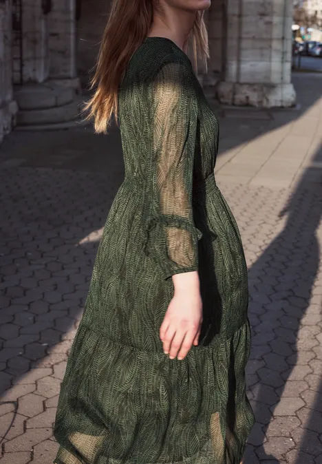 Szyfonowa sukienka midi z nadrukiem oil green