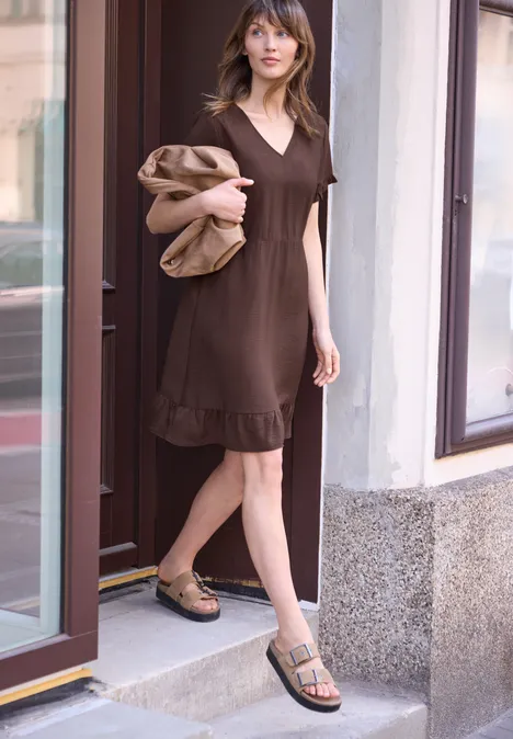 Robe longueur genou avec détail volanté mahogany brown