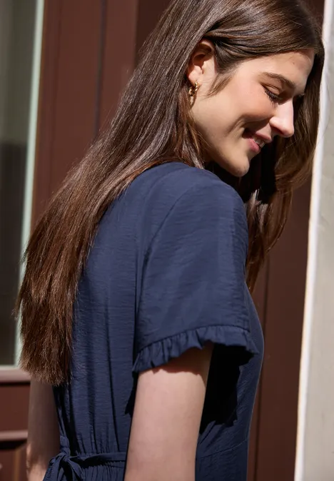 Knielanges Kleid mit Volant-Detail midnight muse