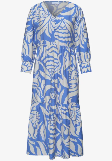 Langes blau-weißes Kleid mit Blattmuster, V-Ausschnitt, langen Ärmeln und Taillenschnürung.