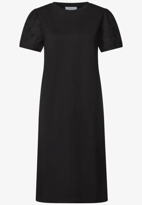 Schwarzes Midikleid mit Rundhalsausschnitt und kurzen Puffärmeln, schlicht und elegant.