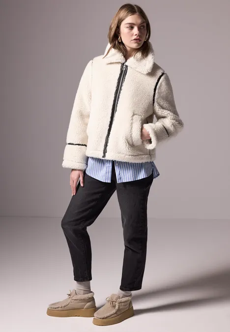 Teddy Jacke mit Details lucid white