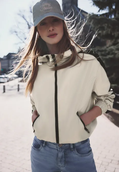 Jacke mit Kapuze und Tapedetail powder beige