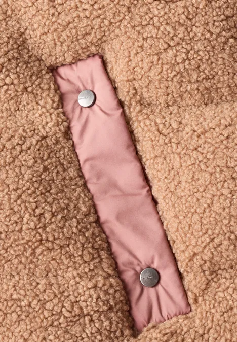 Veste en peluche à capuche avec des détails en softshell Honey Brown Beiger Teddy-Stoff mit rosa Druckknopf-Leiste aus glattem Stoff