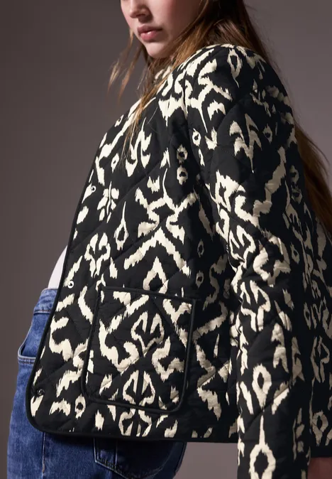Bedruckte Steppjacke Black