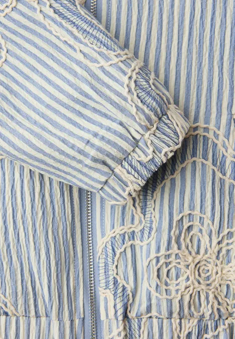 Blouson à rayures et broderies sky lavender blue