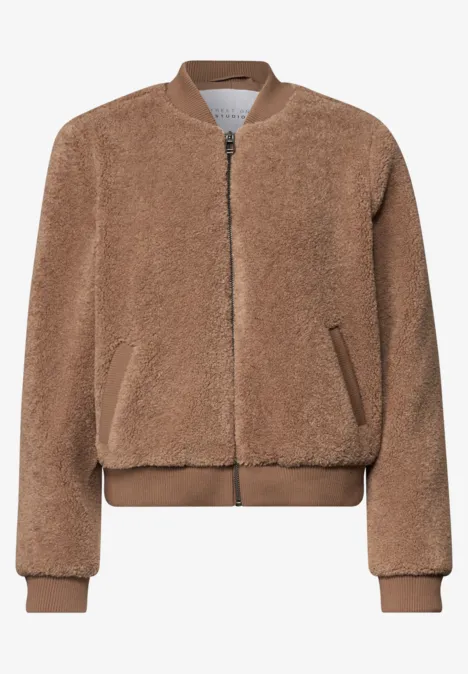 Lockere Bomberjacke aus braunem Teddy-Fleece mit Reißverschluss und Rippenbündchen.