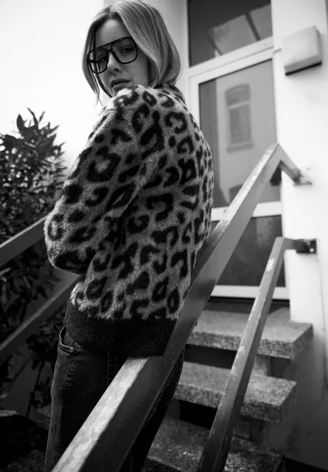 Flauschiger Leo Cardigan Black