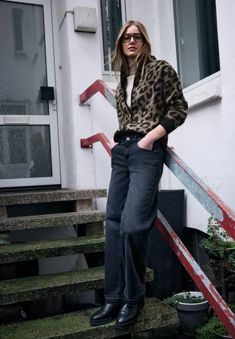 Flauschiger Leo Cardigan Black