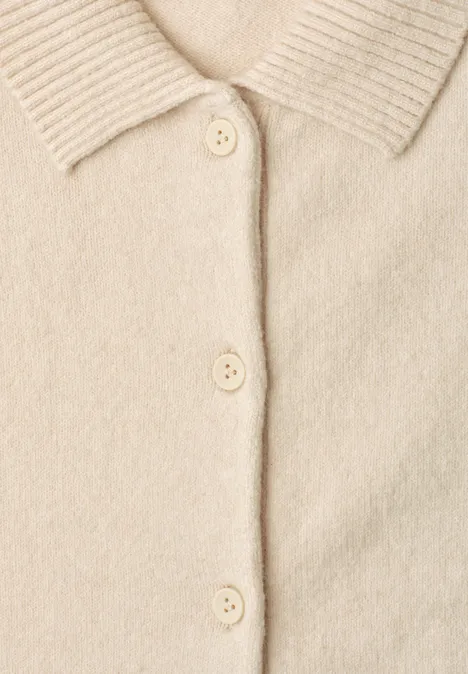Kurzarm Cardigan mit Polokragen creamed sand Beige Strickjacke mit Kragen und Knopfleiste aus weichem Material