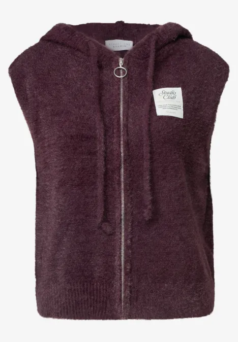 Weste mit Kapuze und Zipper very berry Ärmellose Kapuzenweste aus flauschigem, weinrotem Teddy-Fleece mit Reißverschluss und aufgenähter Label-Patch