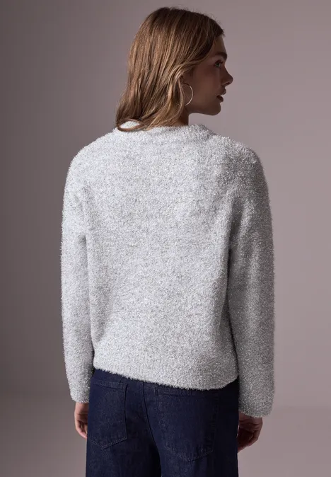 Pull chatoyant fluffy silver mel.