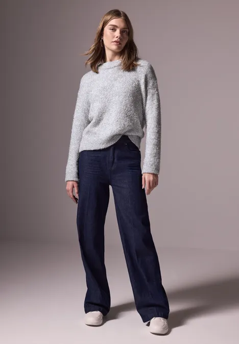 Pull chatoyant fluffy silver mel.