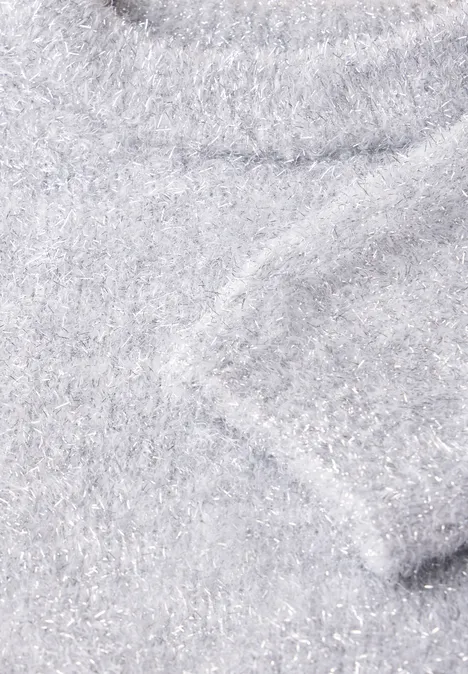 Pull chatoyant fluffy silver mel.