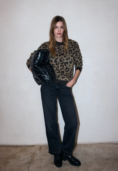 Flauschiger Leo Pullover Black