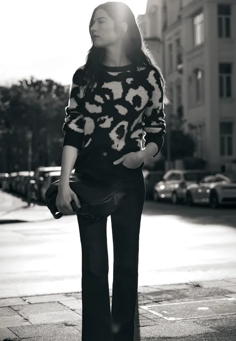 Przytulny sweter z okrągłym dekoltem Black