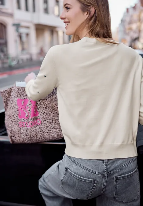 Sweter z haftowanym sercem soft beige