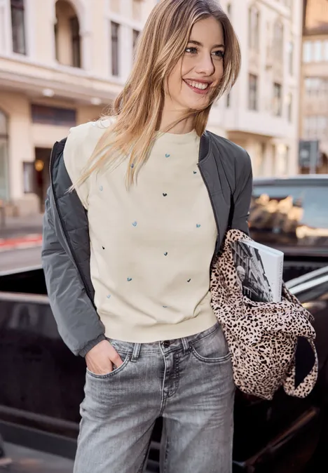 Sweter z haftowanym sercem soft beige