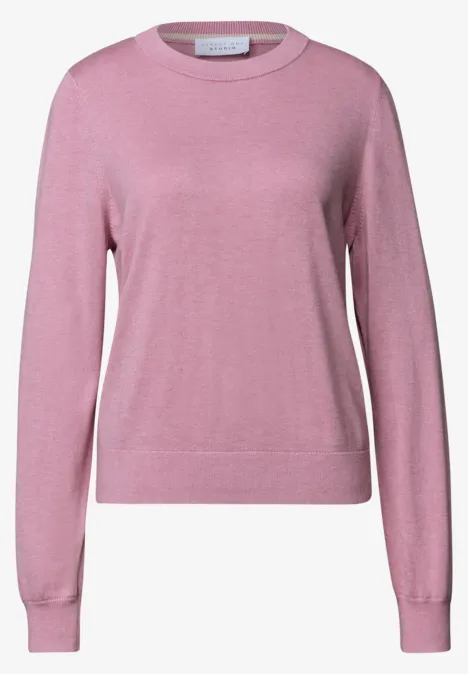 Rosa Pullover mit Rundhalsausschnitt und langen Ärmeln.