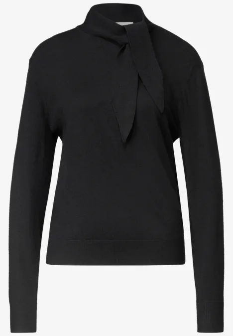 Langarm Pullover mit Schalkragen Black Ein schwarzer Pullover mit langen Ärmeln und elegantem, seitlichem Halstuch am Kragen.