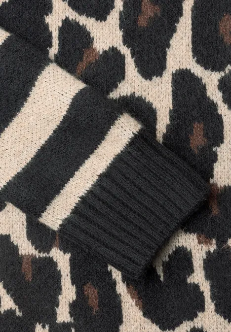 Pull à motif léopard et manches rayées Black Nahaufnahme eines gestrickten Kleidungsstücks mit beigebraun-schwarzem Leopardenmuster und gestreiftem Bündchen.
