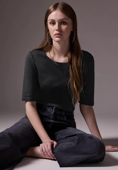T-Shirt mit Rückenausschnitt Black