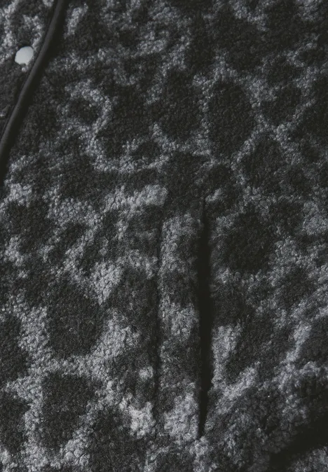 Teddy Weste mit Leo Muster industrial grey