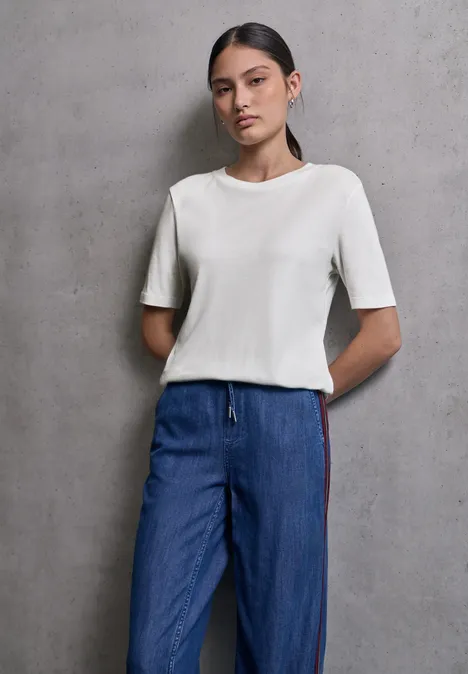Basic Kurzarmshirt off white