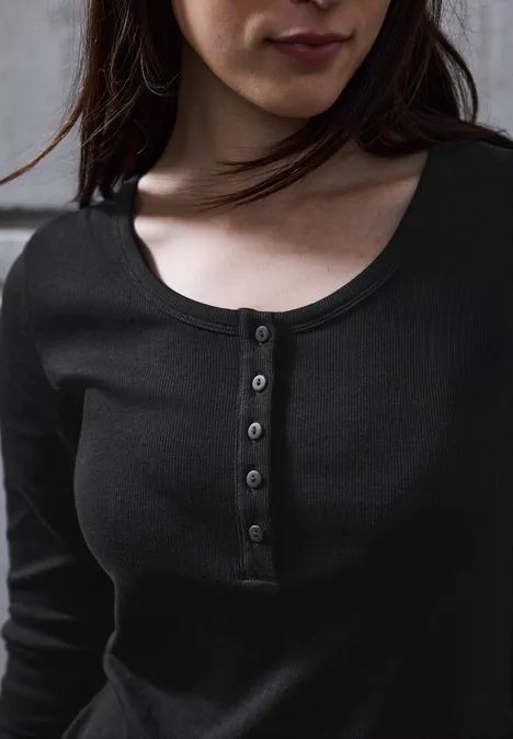 T-shirt à côtes avec détail de boutons Black