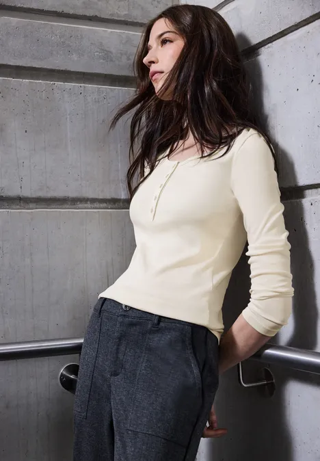 T-shirt à côtes avec détail de boutons soft beige