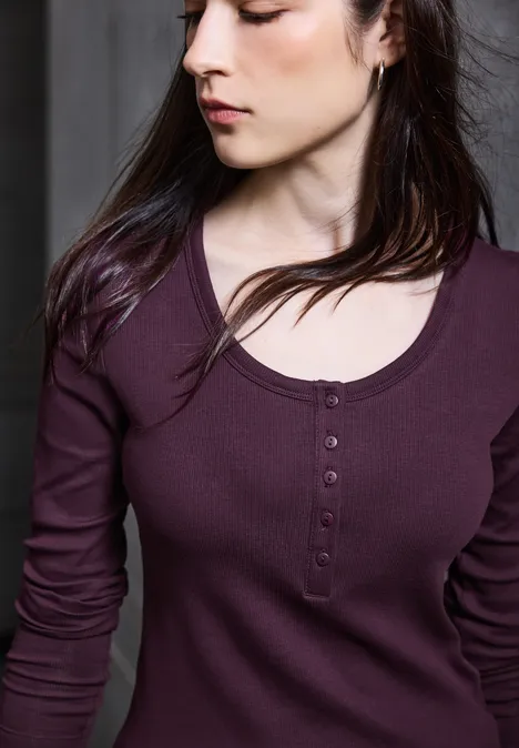 T-shirt à côtes avec détail de boutons null